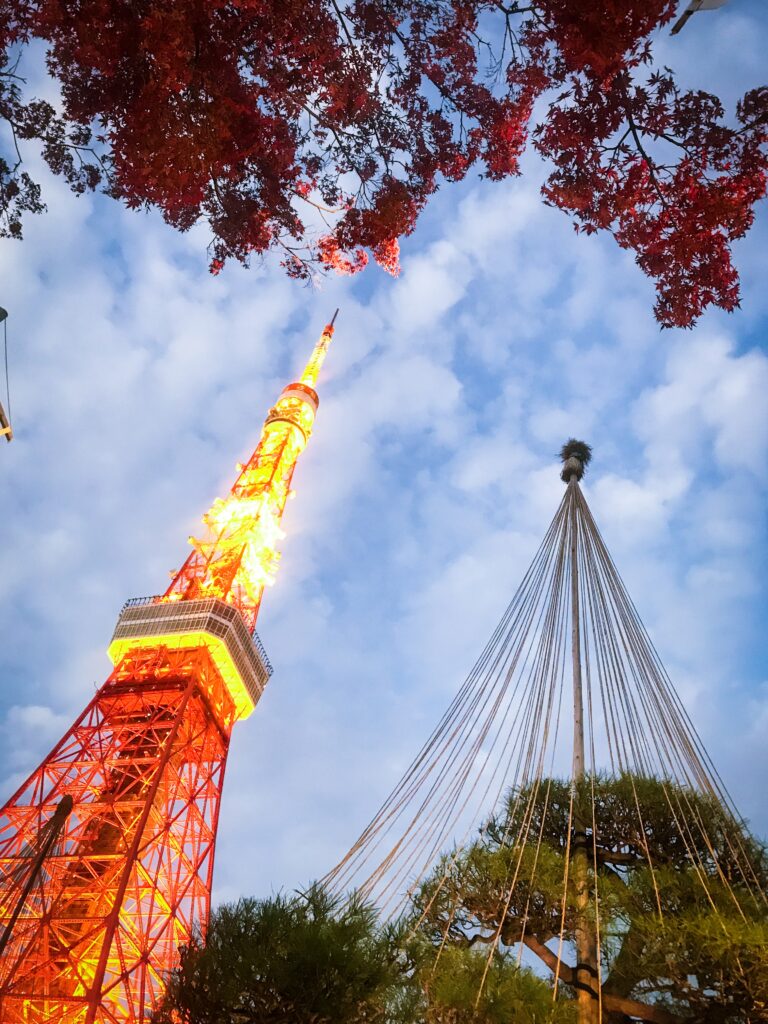 Warna Oranye Tokyo Tower yang terasa hangat